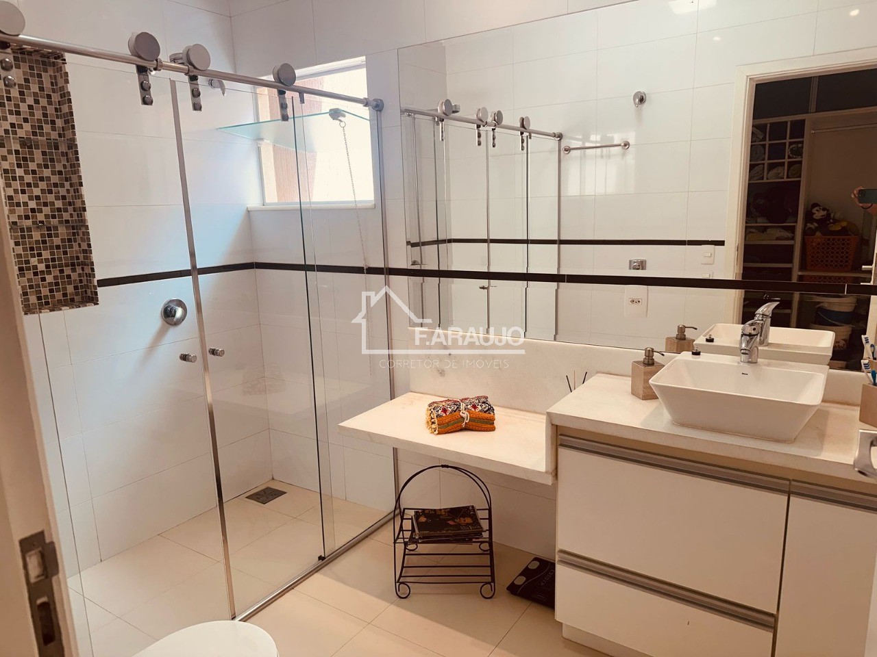 Casa à venda com 2 quartos, 230m² - Foto 9
