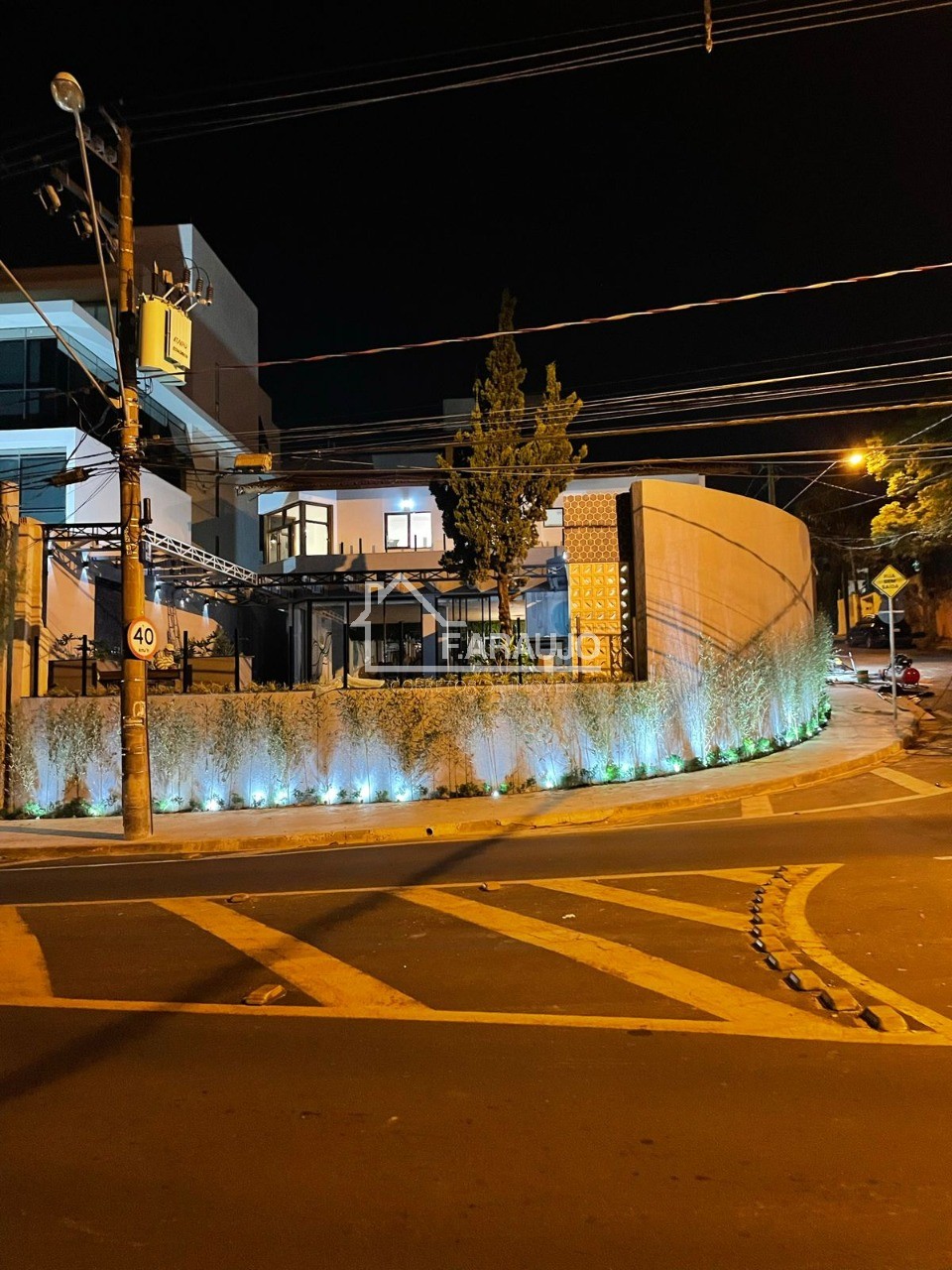 Prédio Inteiro - Foto 1