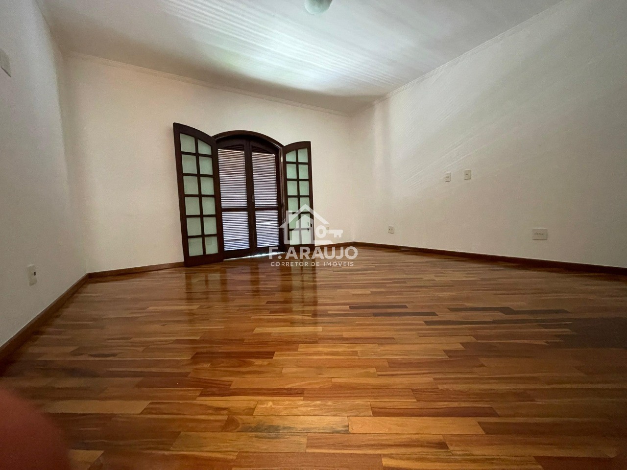 Casa, 4 quartos, 360 m² - Foto 4