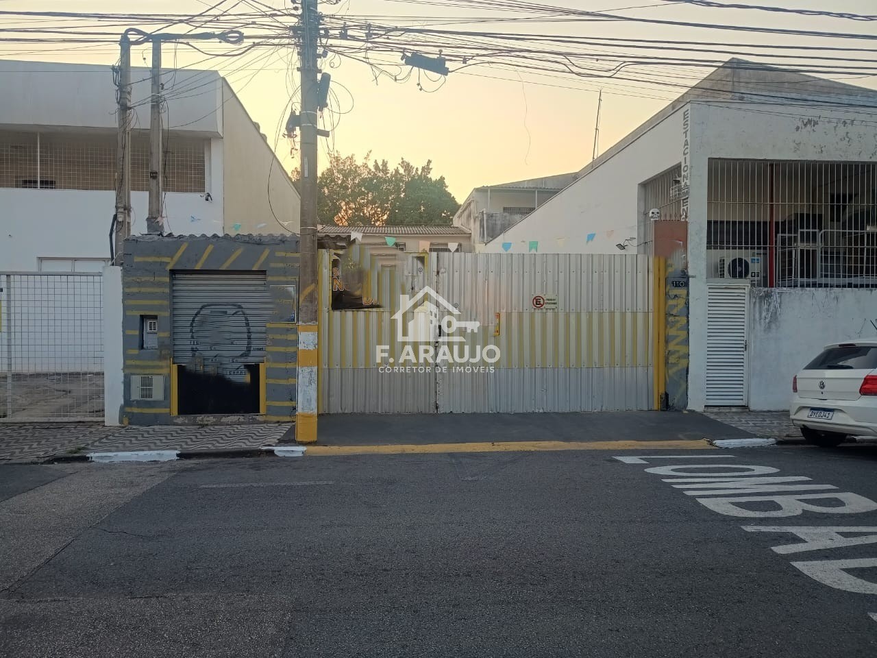 Loteamento e Condomínio, 220 m² - Foto 1