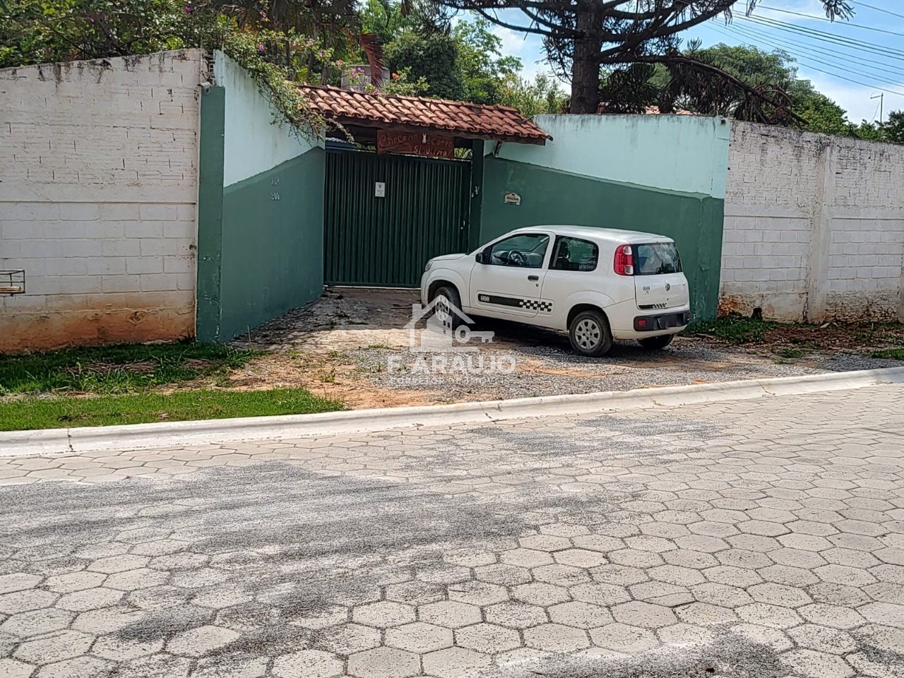 Chácara, 3 quartos, 2280 m² - Foto 1