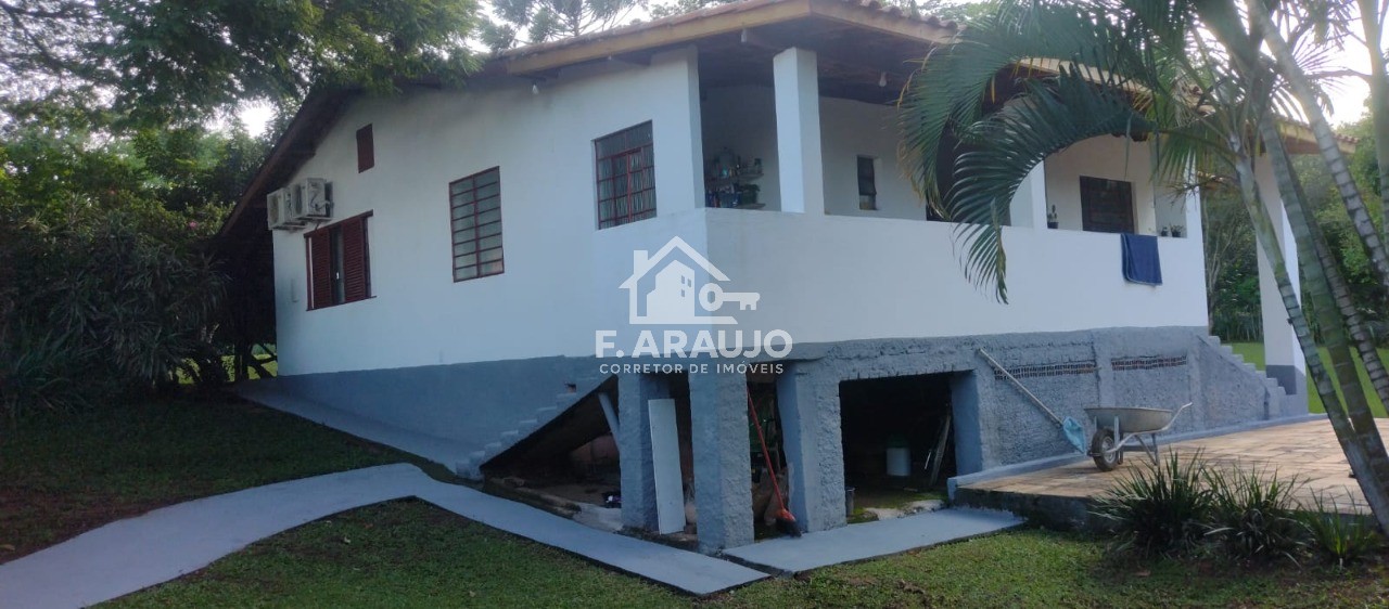 Chácara, 3 quartos, 2800 m² - Foto 1