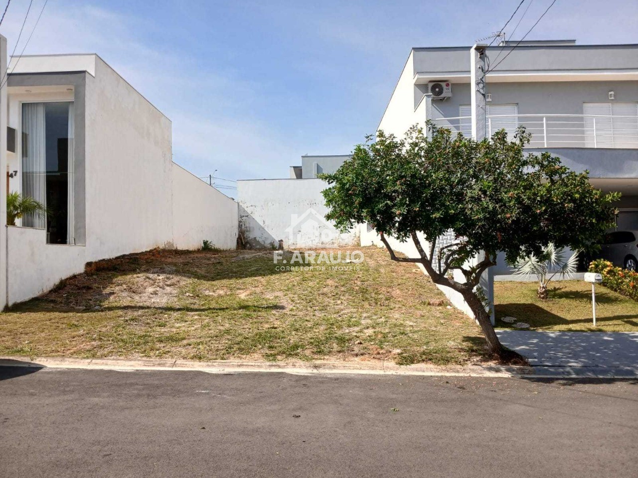 Loteamento e Condomínio, 300 m² - Foto 1