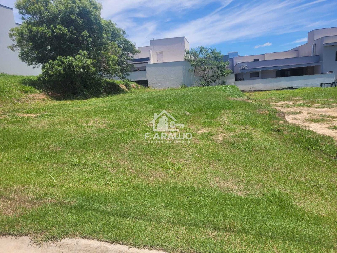 Loteamento e Condomínio, 250 m² - Foto 1