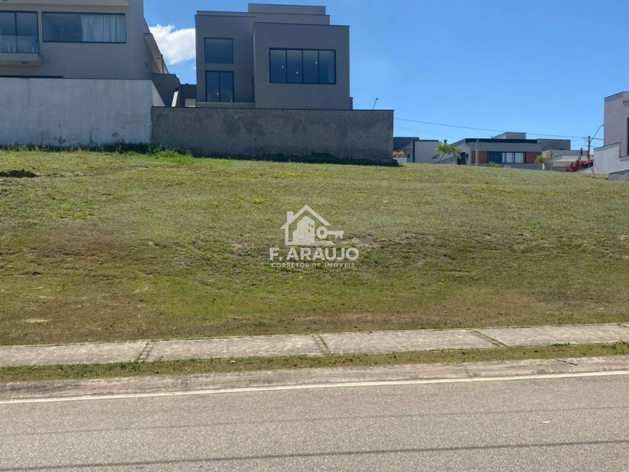 Loteamento e Condomínio, 324 m² - Foto 1