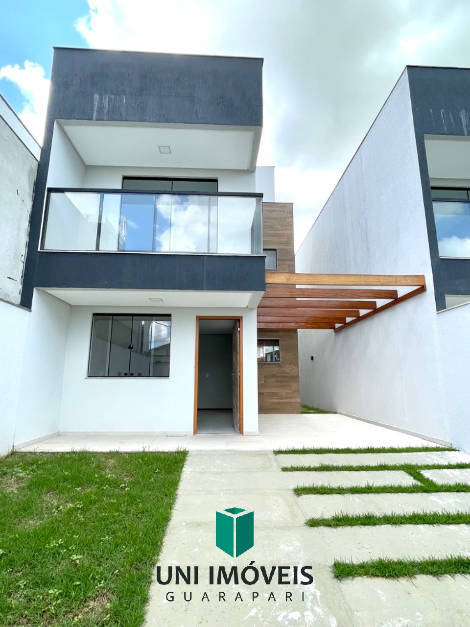 A venda uma linda casa duplex com 3 quartos sendo 2 Suítes, acabamento de alta qualidade - Guarapari