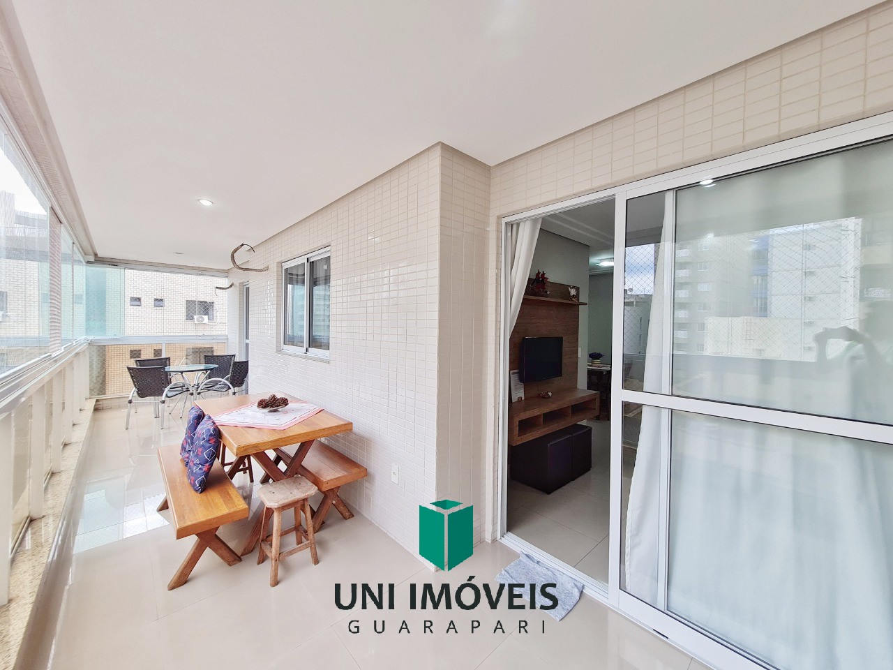 Lindo apartamento 2 quartos com varanda gourmet, piscina e vista mar a venda na Praia do Morro