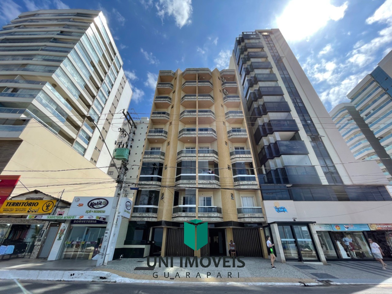 Apartamento Beira Mar a venda na Praia do Morro 140m², 5 quartos/3 suítes, excelente investimento.