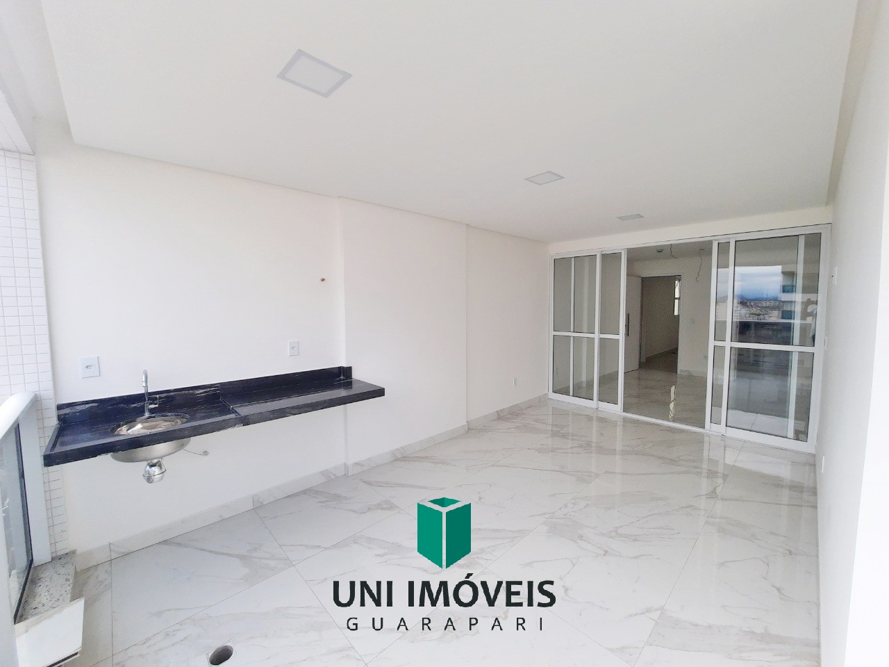 Apartamento de 2 quartos, 2 vagas de garagem com varanda gourmet, 82M² a venda na Praia do Morro.