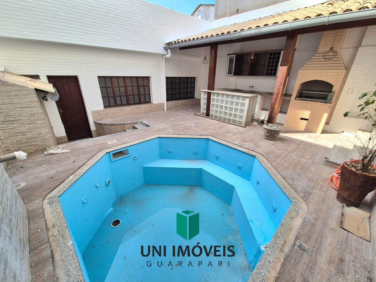 Casa, 6 quartos, 192 m² - Foto 1