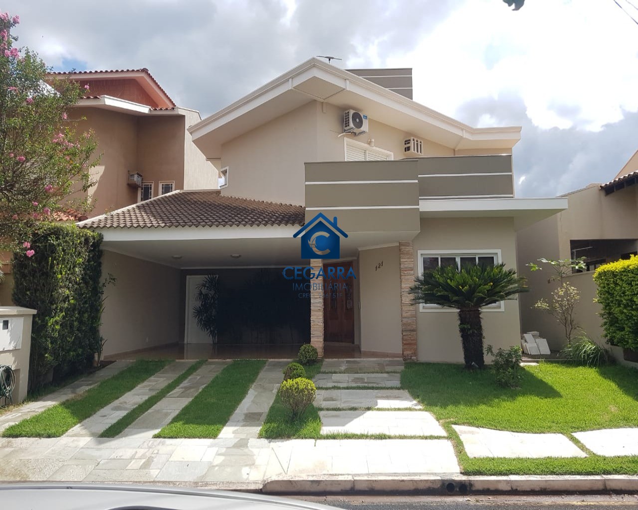 Excelente casa em condomínio