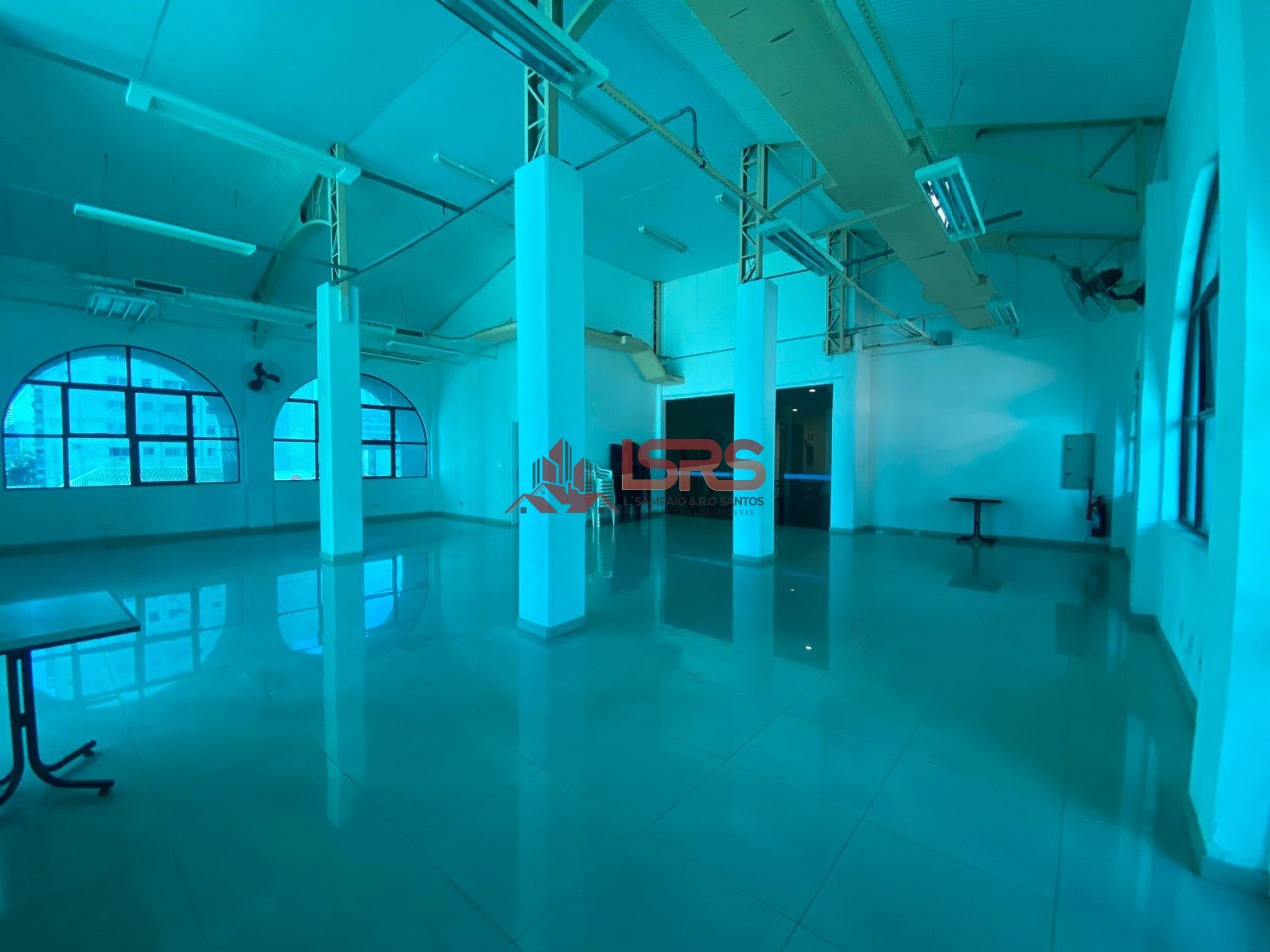 Sala-Conjunto, 210 m² - Foto 1