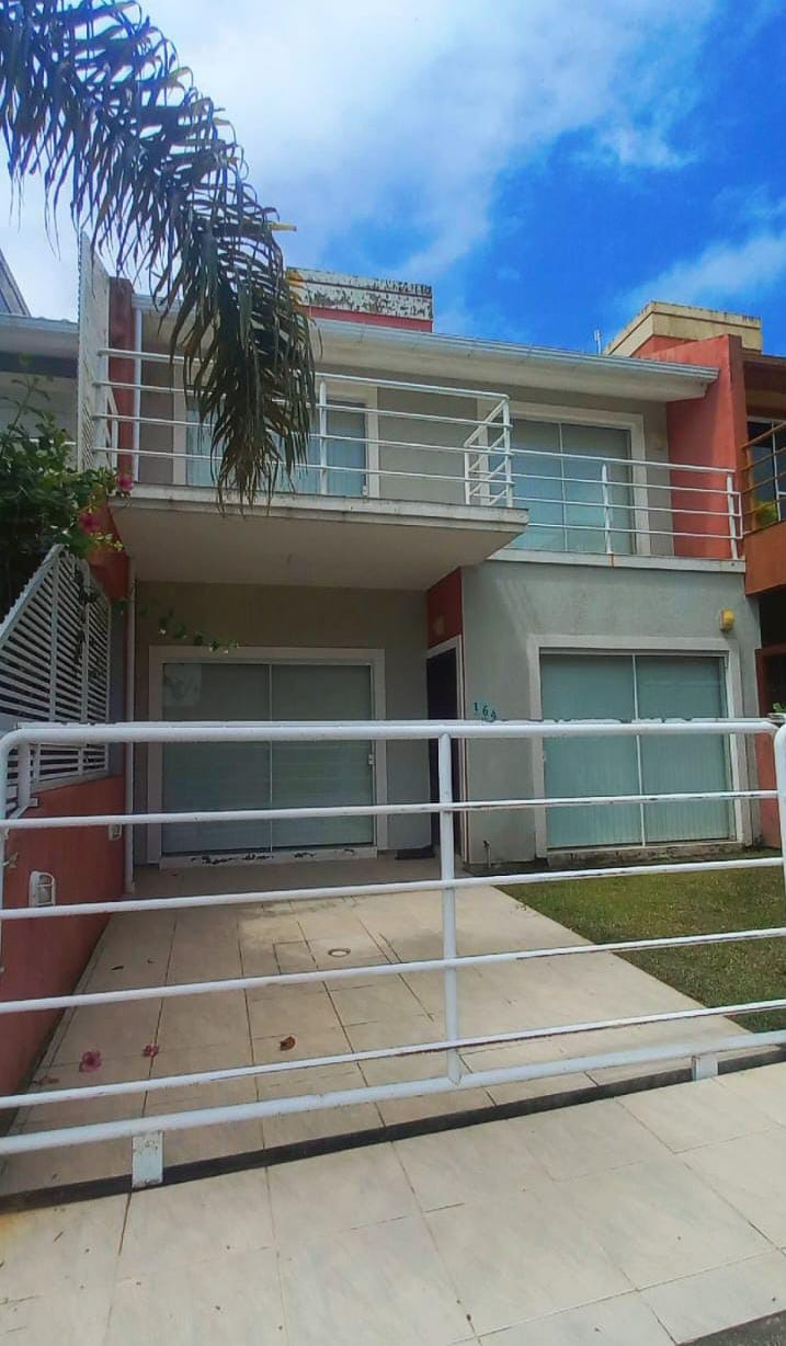 Casa para alugar  no Centro - Garopaba, SC. Imóveis