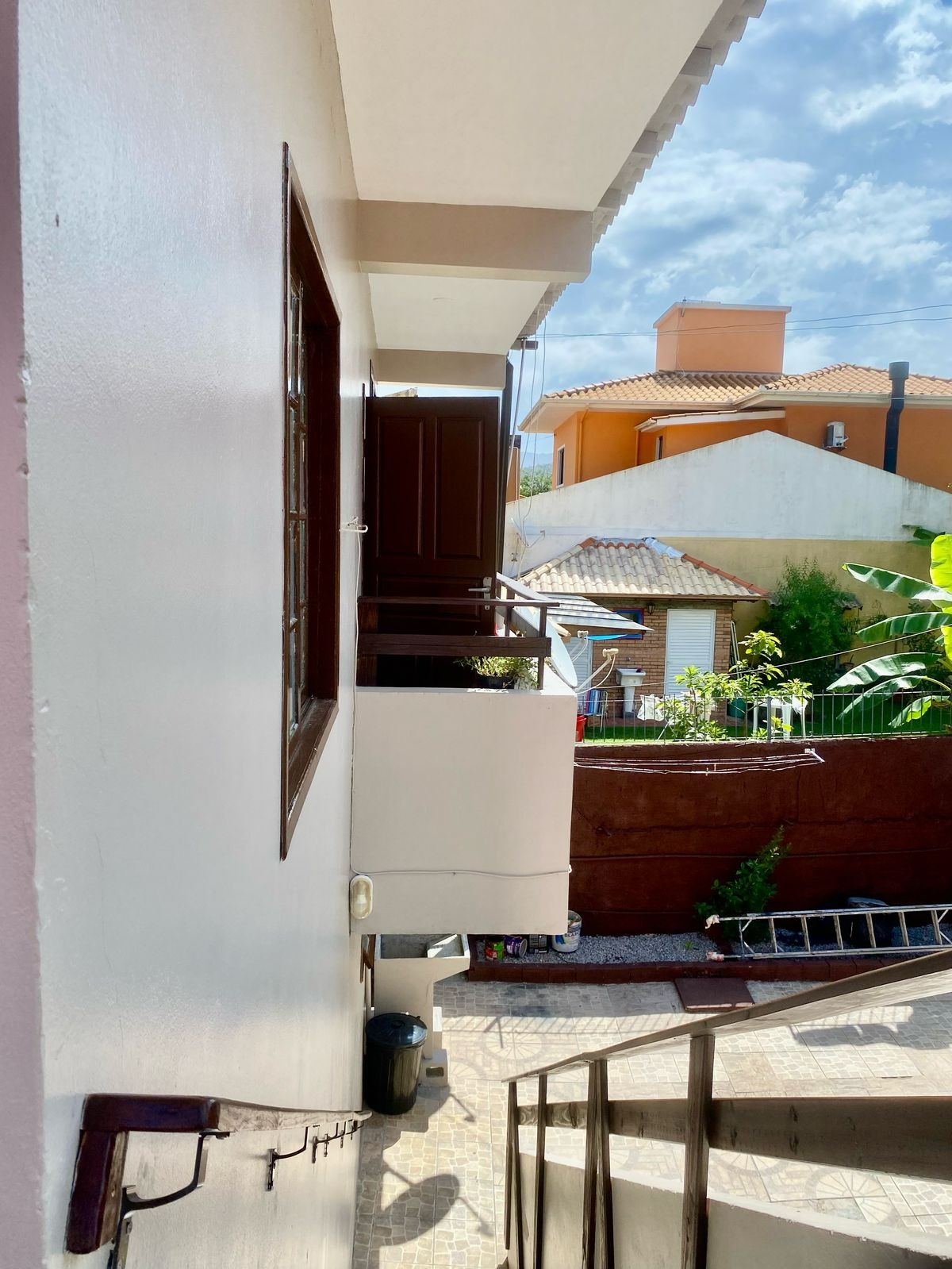 Oportunidade Única: Pousada Histórica à venda em Garopaba-SC, a 1 Quadra da Praia Central!