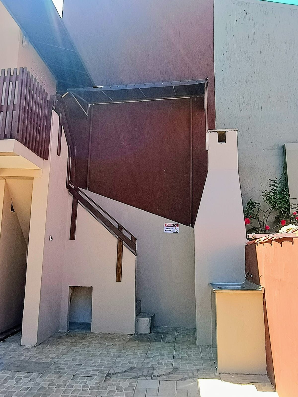 Oportunidade Única: Pousada Histórica à venda em Garopaba-SC, a 1 Quadra da Praia Central!