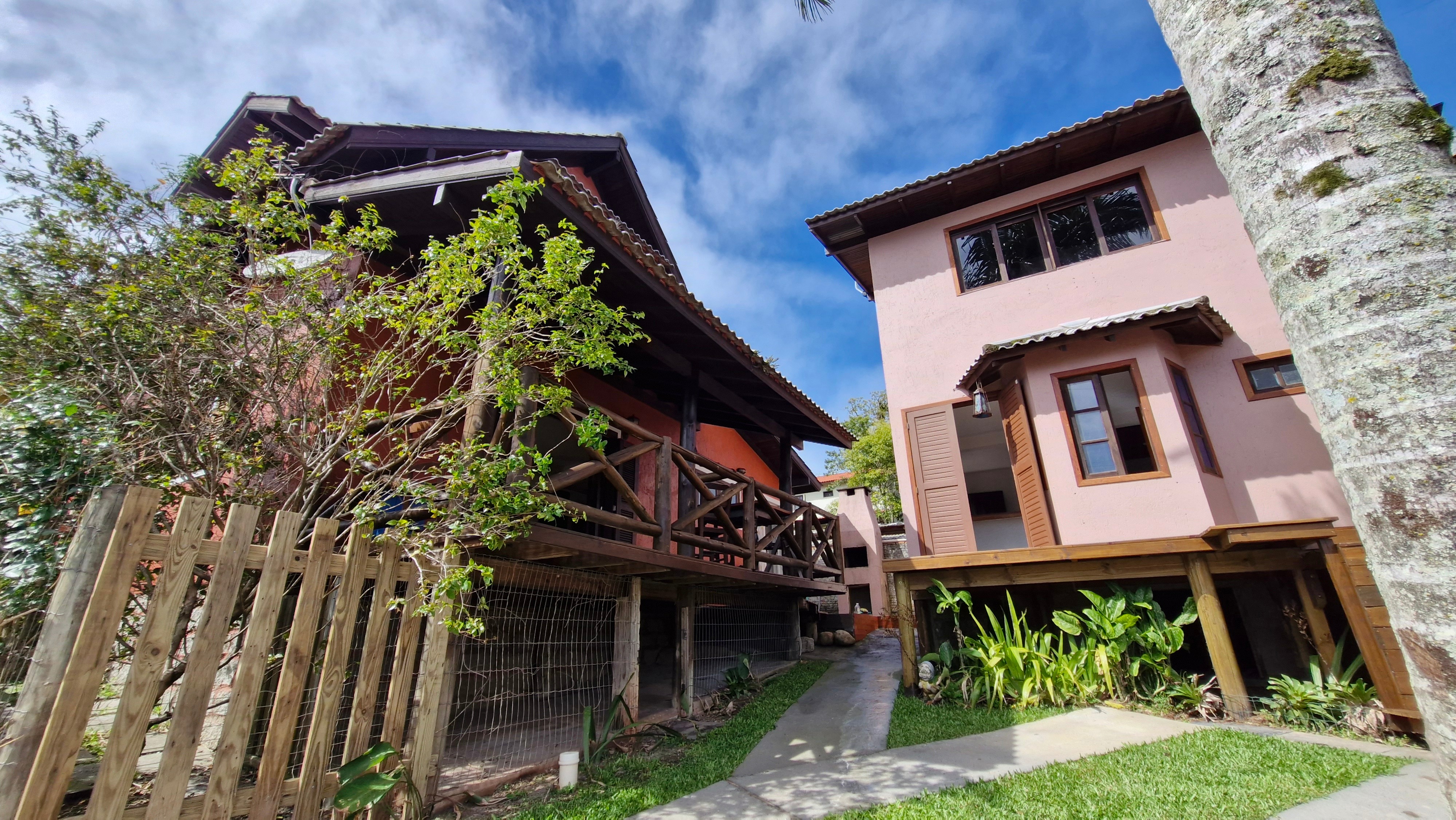 Casa com 3 Dormitórios à venda, 180 m² por R$ 1.300.000,00 Casa com 3 Dormitórios à venda, 180 m² por R$ 1.300.000,00