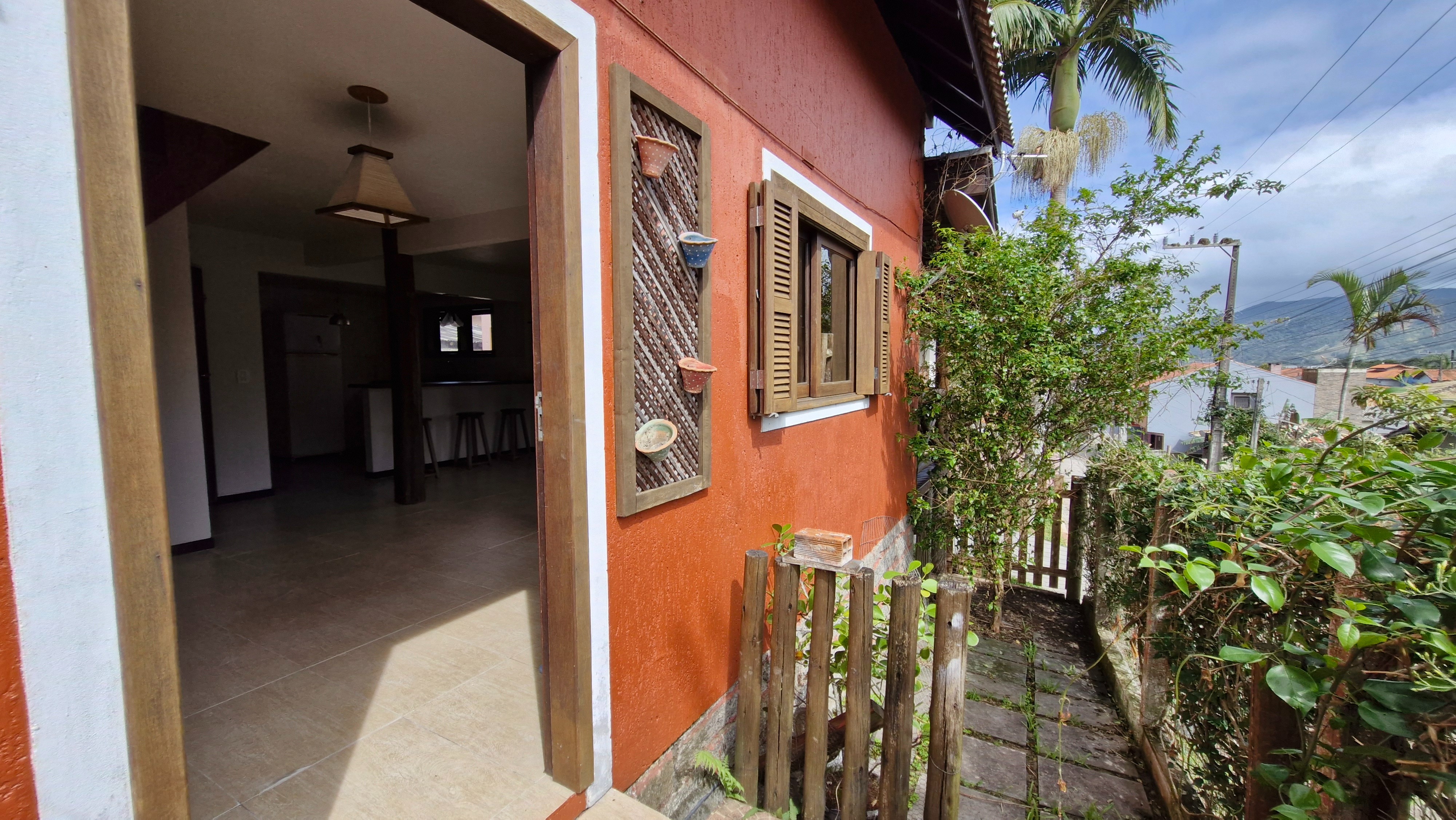 Casa com 3 Dormitórios à venda, 180 m² por R$ 1.300.000,00 Casa com 3 Dormitórios à venda, 180 m² por R$ 1.300.000,00