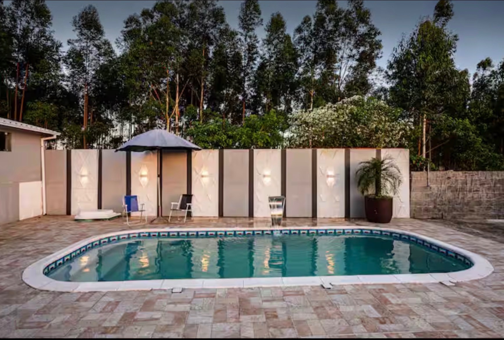 Casa com 4 Dormitórios à venda, 150 m² por R$ 650.000,00 Casa com 4 Dormitórios à venda, 150 m² por R$ 650.000,00