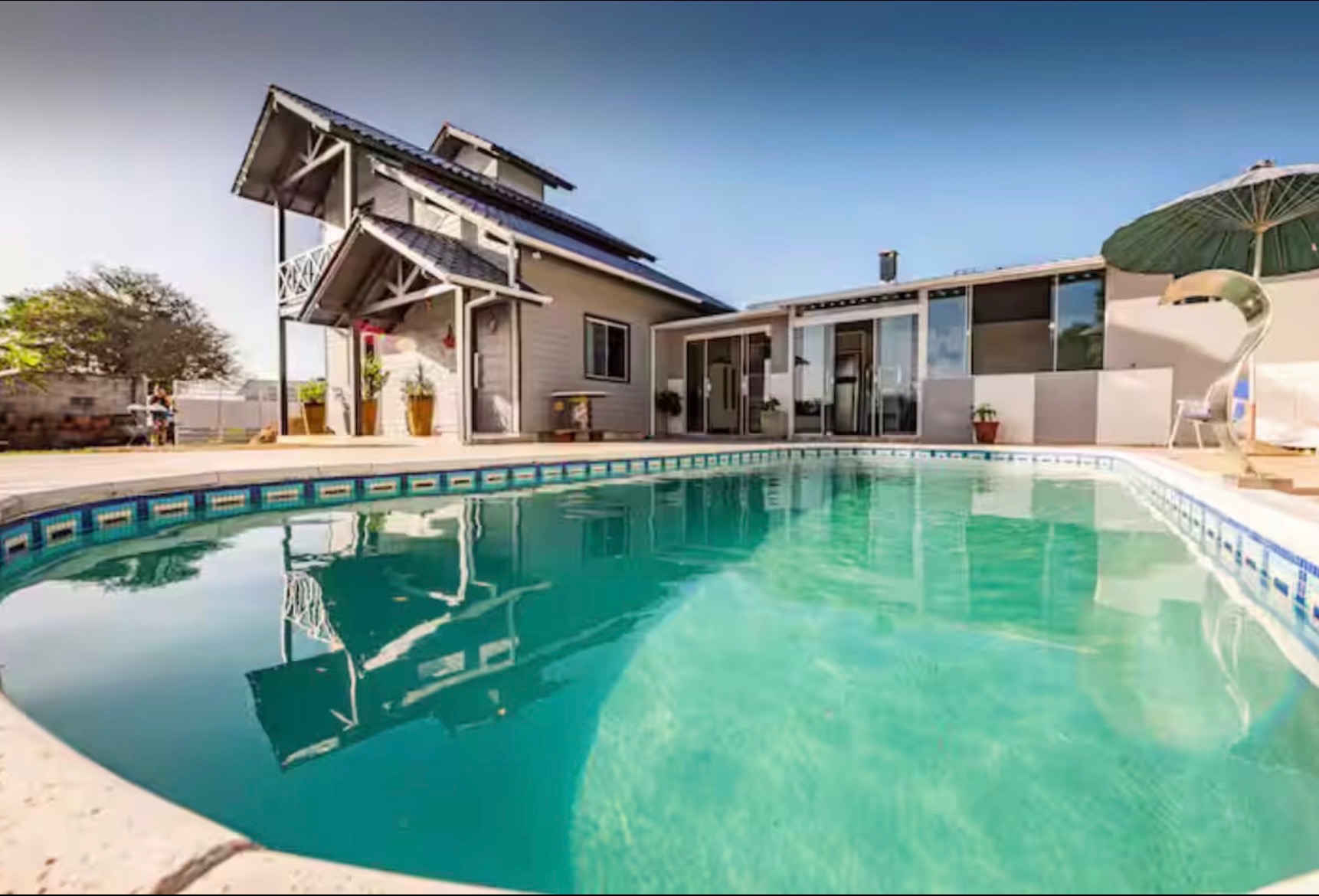 Casa com 4 Dormitórios à venda, 150 m² por R$ 650.000,00 Casa com 4 Dormitórios à venda, 150 m² por R$ 650.000,00