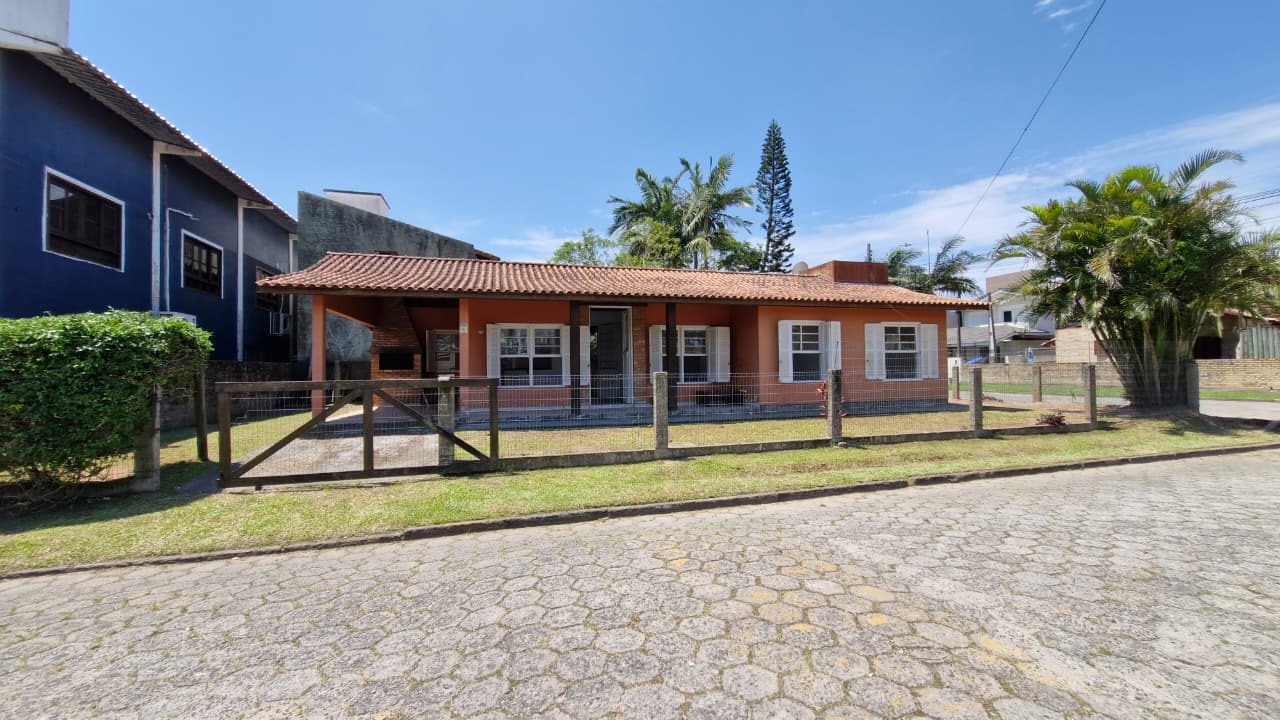 Casa para alugar  no Centro - Garopaba, SC. Imóveis