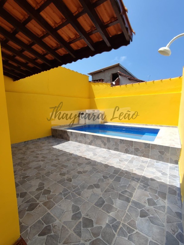 Casa com piscina 2 dormitorios no jardim praia grande em mon
