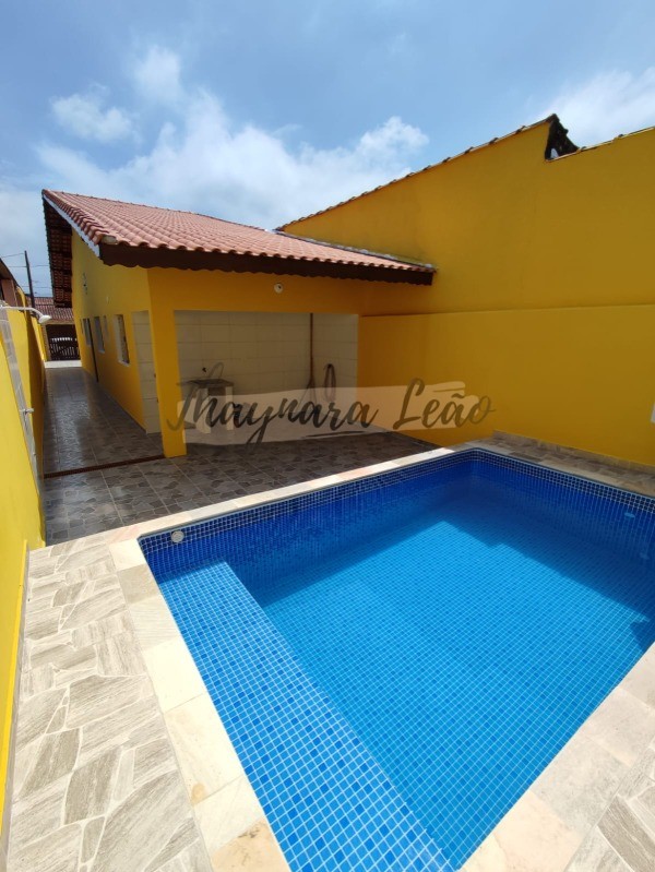 Casa com Piscina 2 Dormitorios no Jardim Praia Grande em Mongaguá R$ 320.000