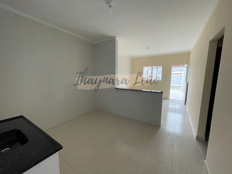 Casa com piscina no bairro plataforma mongaguá, lado pista R