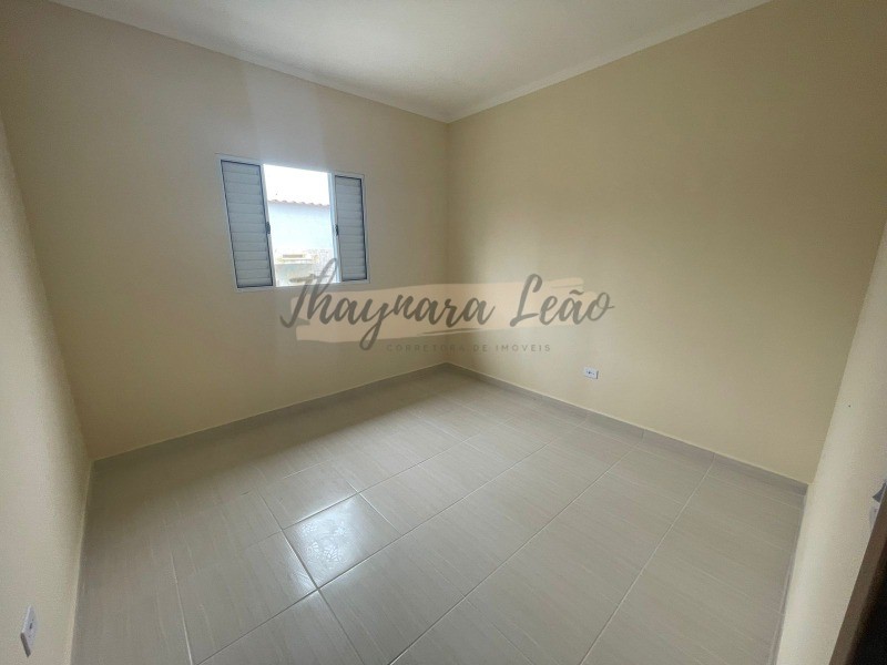 Casa com piscina no bairro plataforma mongaguá, lado pista R
