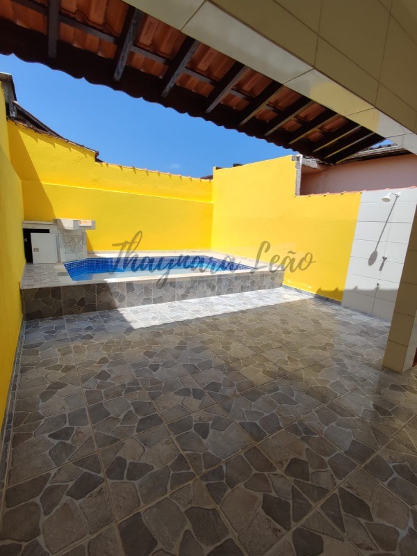 Casa com piscina 2 dormitorios no jardim praia grande em mon