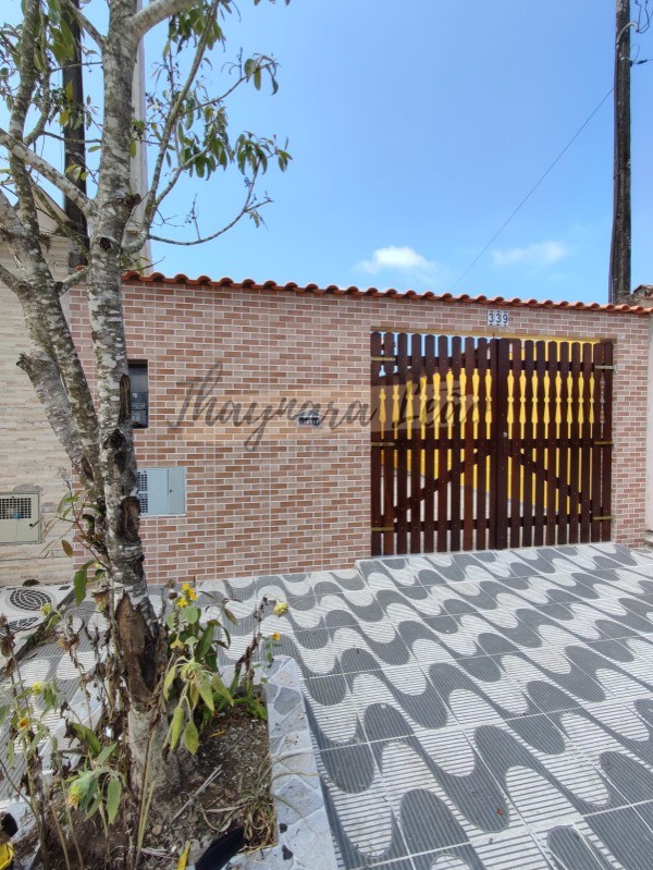Casa com Piscina 2 Dormitorios no Jardim Praia Grande em Mongaguá R$ 320.000