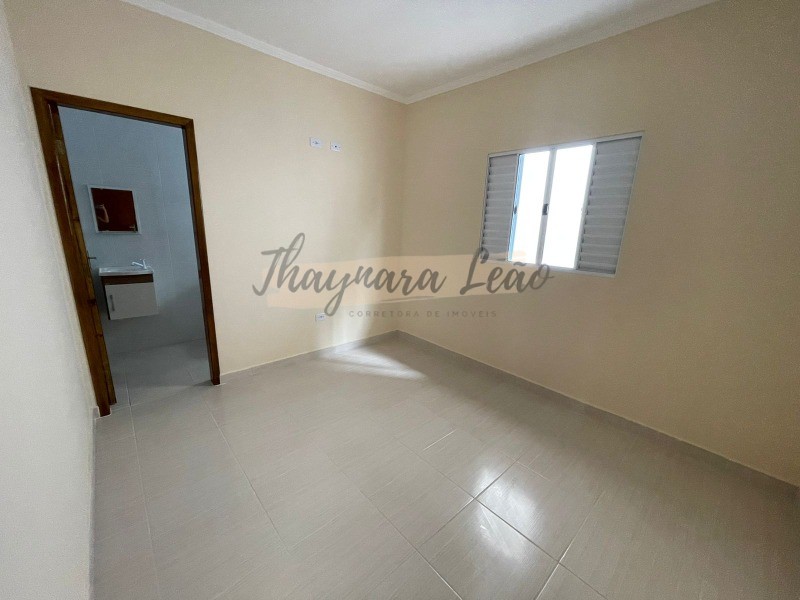 Casa com piscina no bairro plataforma mongaguá, lado pista R