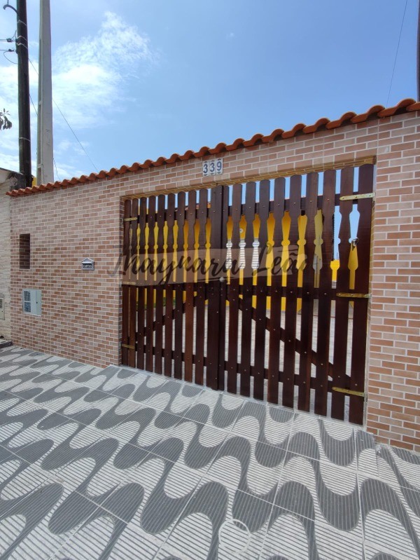 Casa com Piscina 2 Dormitorios no Jardim Praia Grande em Mongaguá R$ 320.000