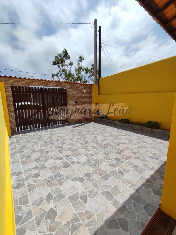 Casa com piscina 2 dormitorios no jardim praia grande em mon