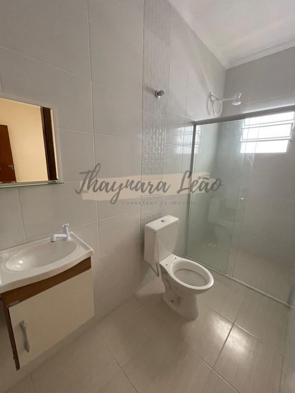 Casa com piscina no bairro plataforma mongaguá, lado pista R