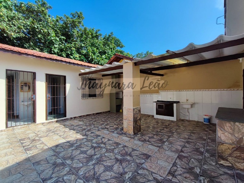 Casa lote inteiro em mongaguá, itaoca 3 dorms 1 suite 114m² 