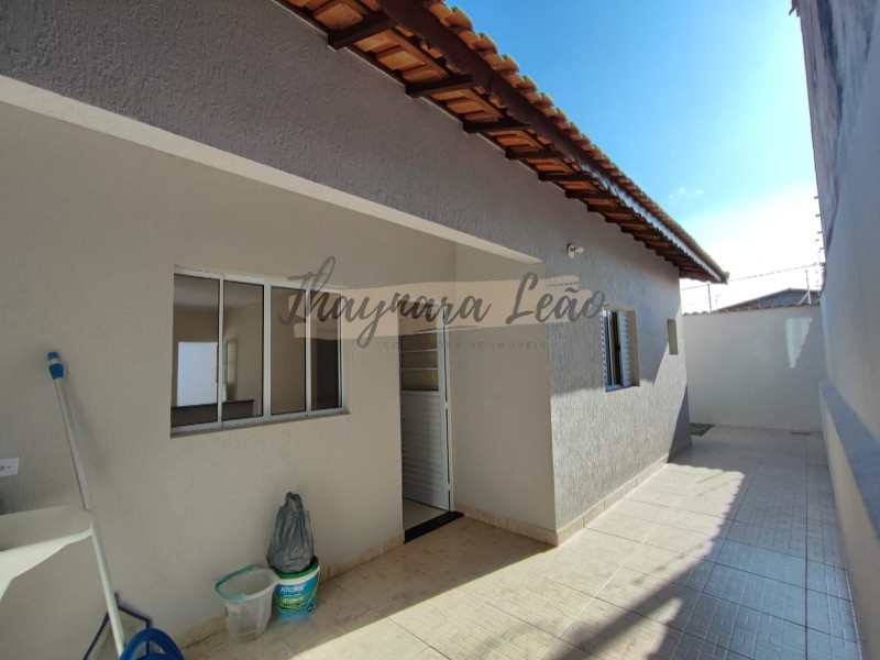 Casa com 2 dormitórios , Balneário Plataforma, Mongaguá á 900metros da praia R$ 325.000