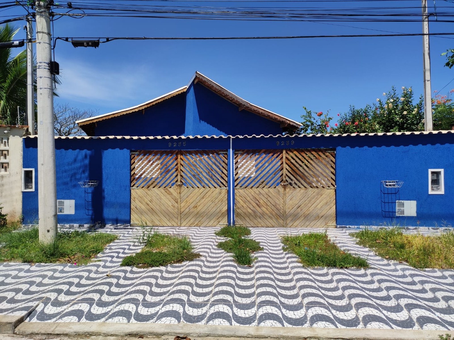 Casa lado praia em Mongaguá, plataforma com 2 dorms 2 vagas R$ 310.000