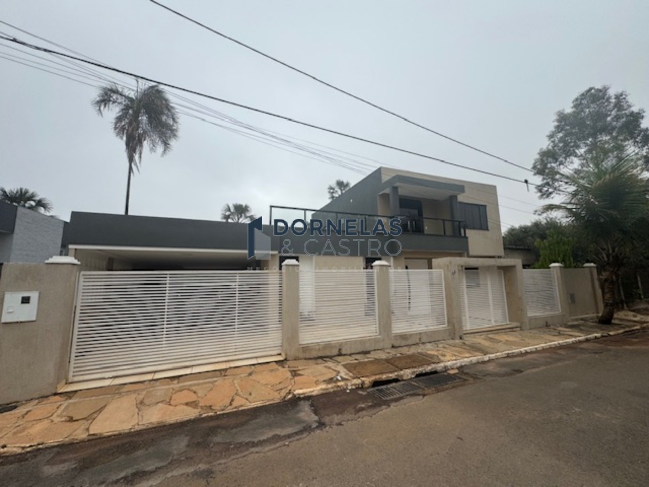Casa top quitada e escriturada rua 1 jockey á 300 metros da via eptg cond. Fechado alto padrão portaria 24 horas