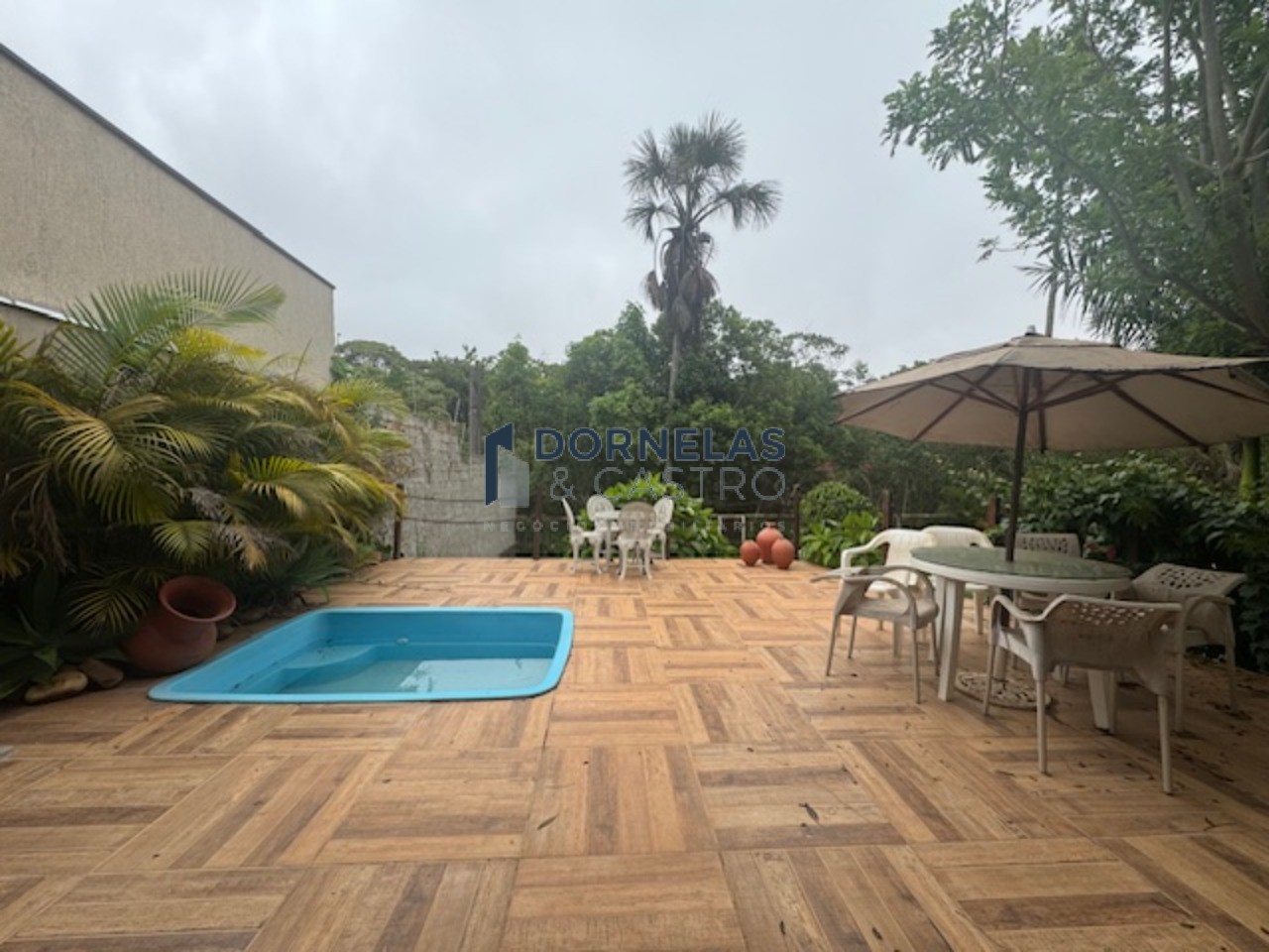 Casa top quitada e escriturada rua 1 jockey á 300 metros da via eptg cond. Fechado alto padrão portaria 24 horas