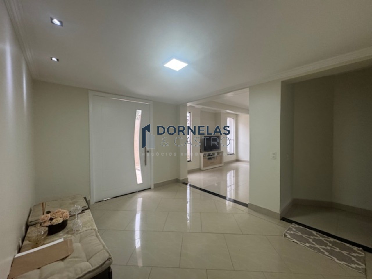 Casa top quitada e escriturada rua 1 jockey á 300 metros da via eptg cond. Fechado alto padrão portaria 24 horas