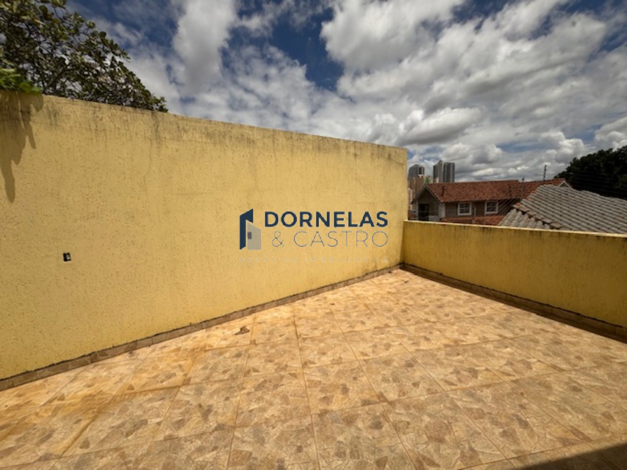 Imóvel versátil comercial e residencial já escriturado, loja na frente e casa nos fundos, estuda troca e pega carro vereda da cruz