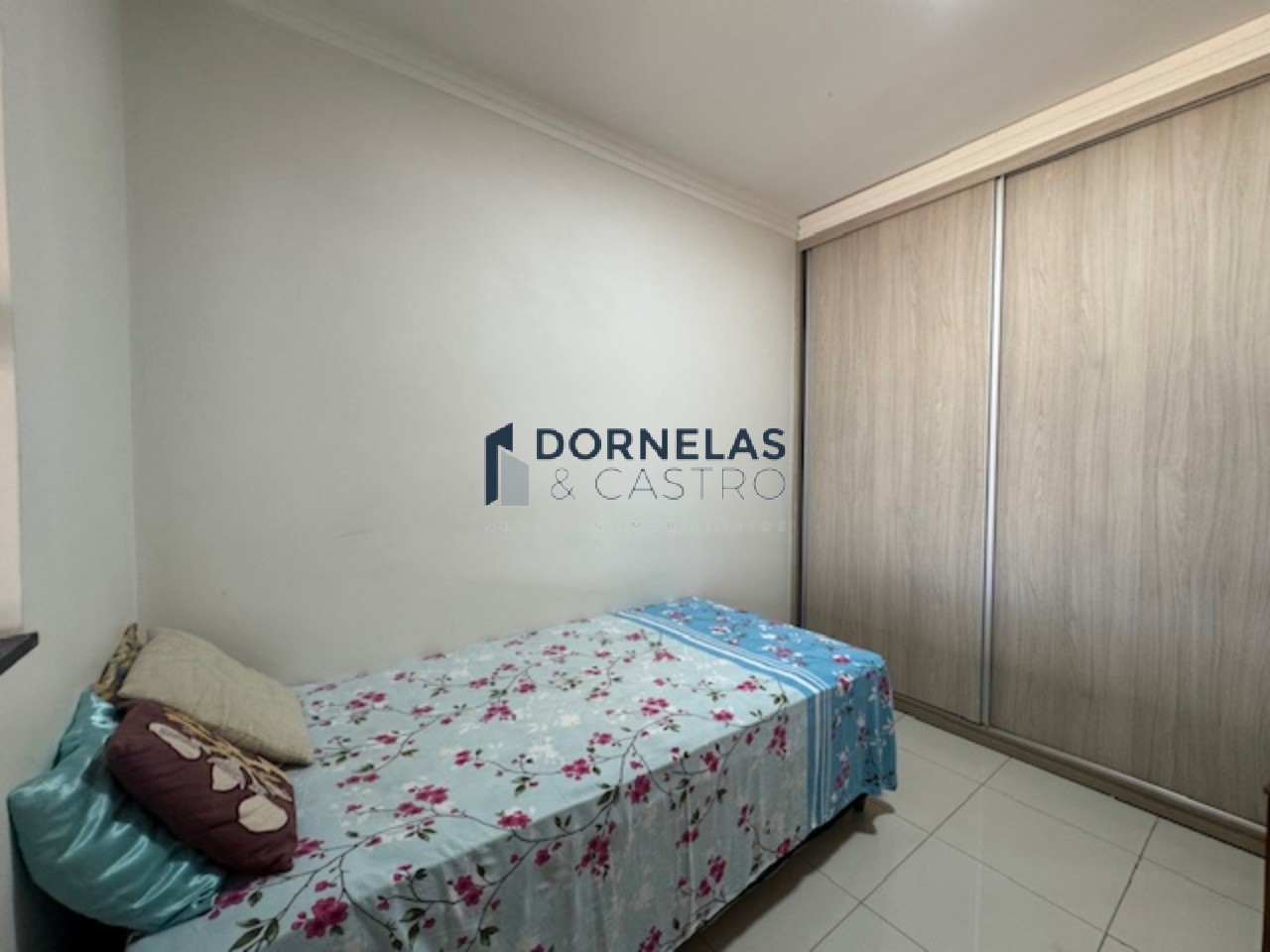 Imóvel versátil comercial e residencial já escriturado, loja na frente e casa nos fundos, estuda troca e pega carro vereda da cruz