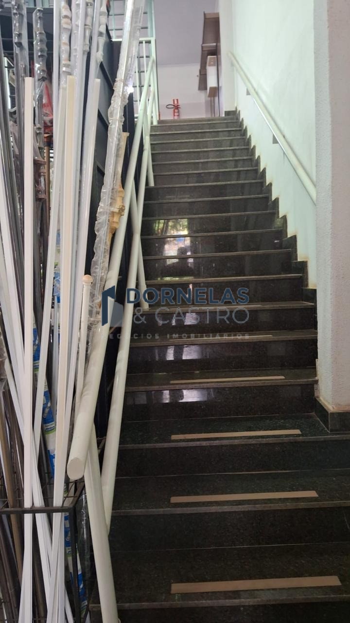 Ponto com loja de material de construção em pleno funcionamento estuda troca por imóvel e carro