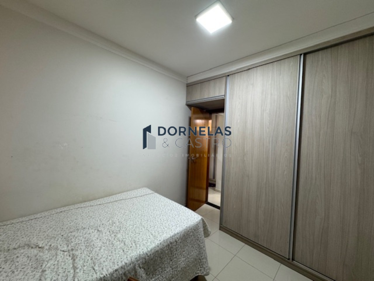 Imóvel versátil comercial e residencial já escriturado, loja na frente e casa nos fundos, estuda troca e pega carro vereda da cruz