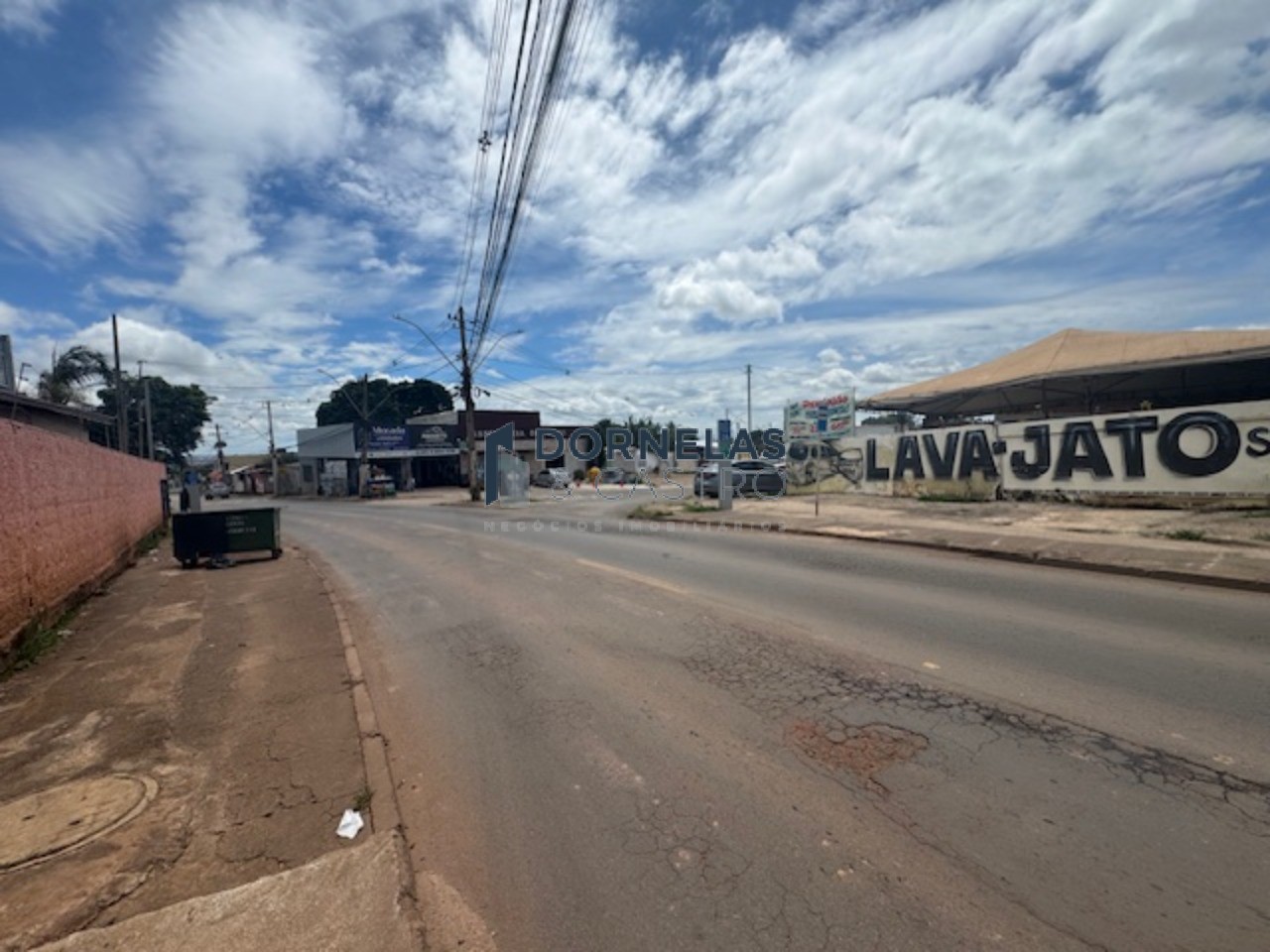 Imóvel versátil comercial e residencial já escriturado, loja na frente e casa nos fundos, estuda troca e pega carro vereda da cruz