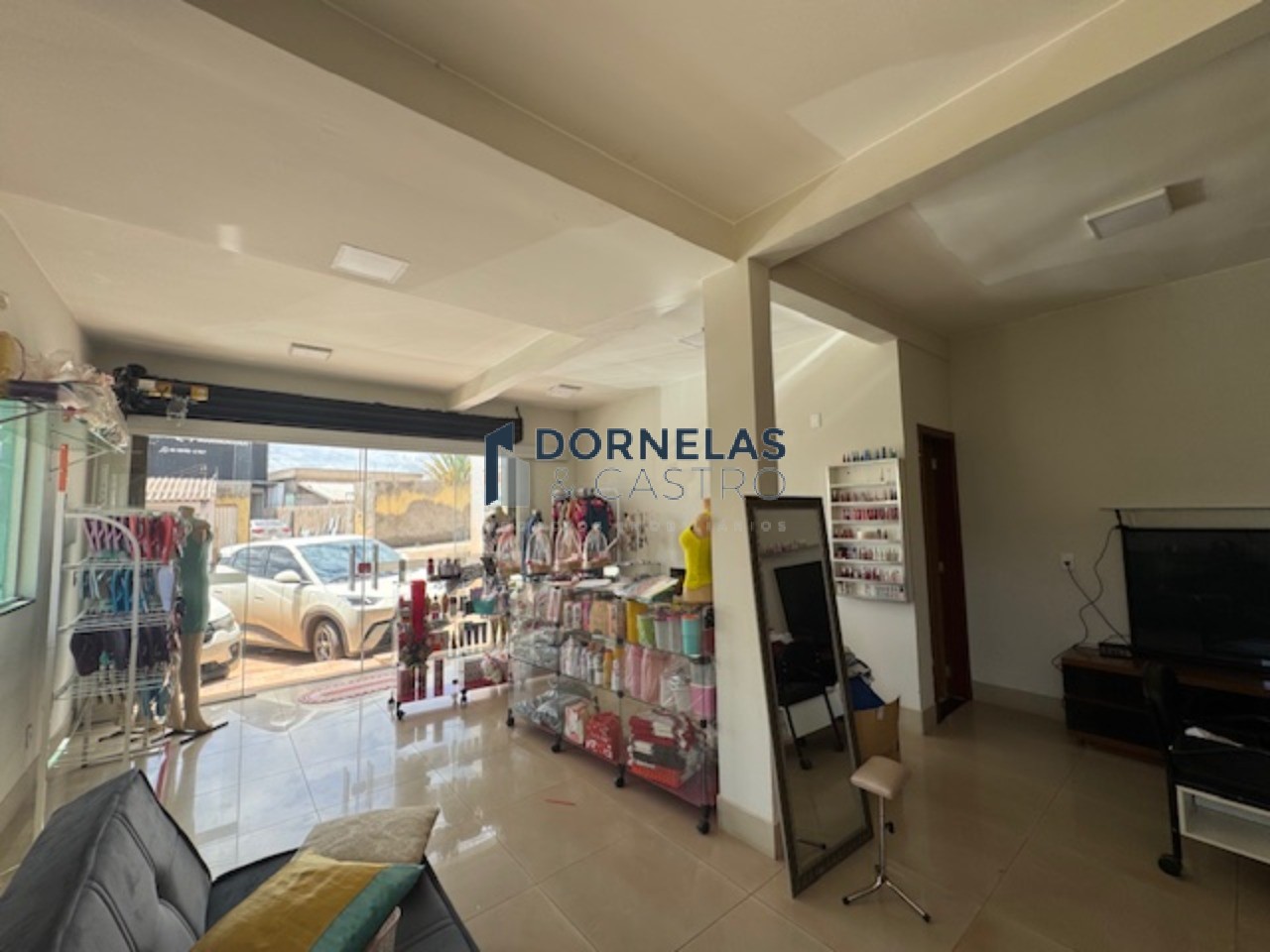 Imóvel versátil comercial e residencial já escriturado, loja na frente e casa nos fundos, estuda troca e pega carro vereda da cruz