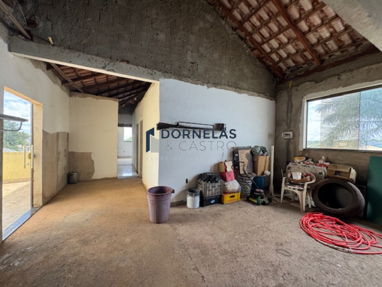 Imóvel versátil comercial e residencial já escriturado, loja na frente e casa nos fundos, estuda troca e pega carro vereda da cruz
