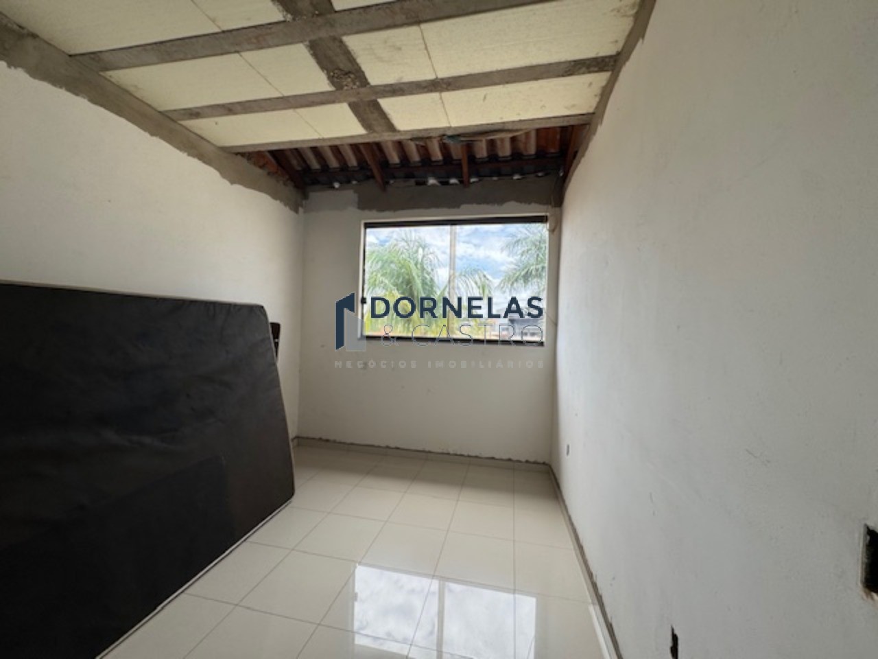 Imóvel versátil comercial e residencial já escriturado, loja na frente e casa nos fundos, estuda troca e pega carro vereda da cruz