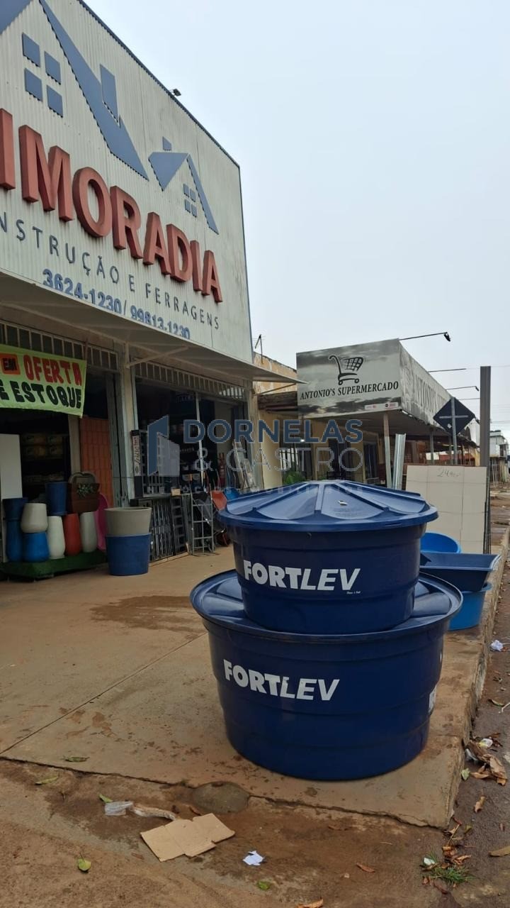 Ponto com loja de material de construção em pleno funcioname