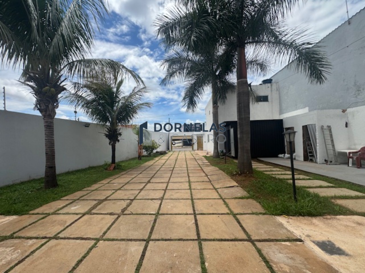 Imóvel versátil comercial e residencial já escriturado, loja na frente e casa nos fundos, estuda troca e pega carro vereda da cruz